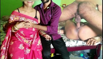 Watch बायोलॉजी ट्यूशन सर ने स्टूडेंट की सौतेली माँ को चोदा अकेले में