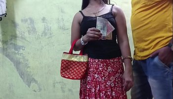 Amazing बाहर गांव से आही हुई लड़की को नौकर ने चोद दिया Must Watch